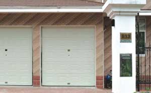 株洲石峰區(qū)盤龍社區(qū)車庫門案例