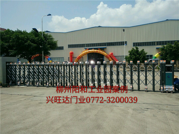 柳州陽(yáng)和工業(yè)園伸縮門案例 - 中出網(wǎng)-智能出入口與停車充電門戶