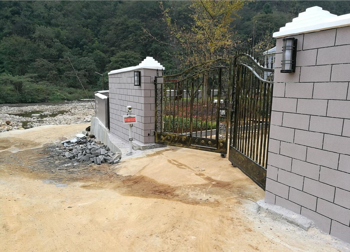 都勻大河橋私人豪宅平開門電機案例 - 中出網(wǎng)-智能出入口與停車充電門戶