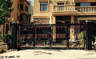 北京別墅懸浮折疊門(mén)工程案例 - 中出網(wǎng)-智能出入口與停車充電門(mén)戶