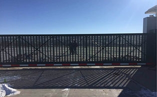 內(nèi)蒙古旗下營進站懸浮門CM745工程案例 - 中出網(wǎng)-智能出入口與停車充電門戶