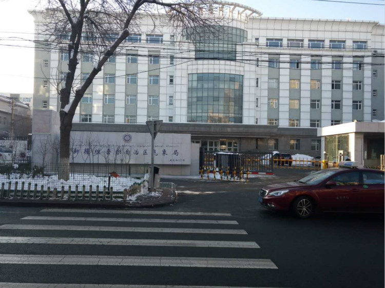 新疆氣象局懸浮門工程案例 - 中出網(wǎng)-智能出入口與停車充電門戶