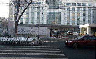 新疆氣象局懸浮門工程案例 - 中出網(wǎng)-智能出入口與停車充電門戶