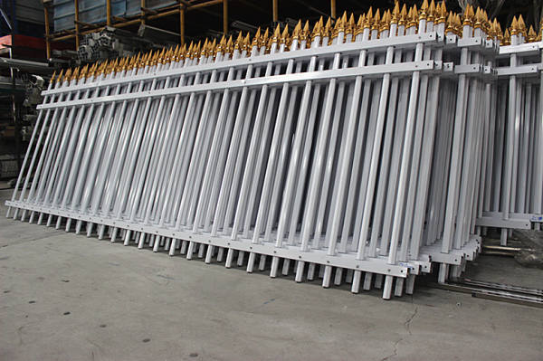白色鋁合金護欄