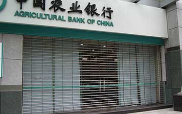 不銹鋼鏤空電動卷簾門