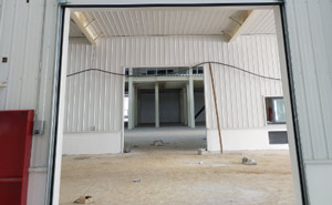 獲嘉縣童欣科技工業(yè)提升門(mén)案例 - 中出網(wǎng)-智能出入口與停車充電門(mén)戶