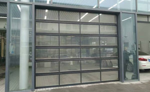 新鄉(xiāng)寶馬4S店透視工業(yè)提升門(mén)案例 - 中出網(wǎng)-智能出入口與停車充電門(mén)戶