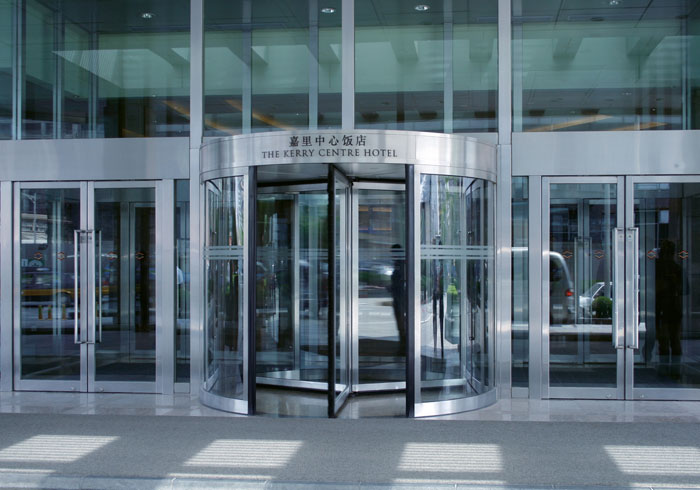 北京CBD嘉里中心旋轉門工程案例 - 中出網-智能出入口與停車充電門戶