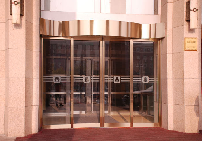 北京飯店自動(dòng)平開(kāi)門(mén)工程案例 - 中出網(wǎng)-智能出入口與停車(chē)充電門(mén)戶