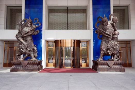 北京盤(pán)古大觀七星酒店旋轉(zhuǎn)門(mén)工程案例 - 中出網(wǎng)-智能出入口與停車(chē)充電門(mén)戶