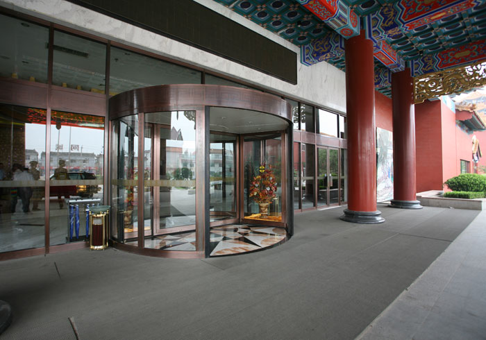 北京溫都水城旋轉(zhuǎn)門(mén)工程案例 - 中出網(wǎng)-智能出入口與停車(chē)充電門(mén)戶