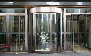 北京漁陽(yáng)飯店旋轉(zhuǎn)門工程案例 - 中出網(wǎng)-智能出入口與停車充電門戶