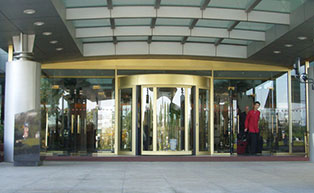 上海浦東國際機場旋轉(zhuǎn)門工程案例