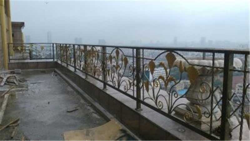 粵北大廈護(hù)欄案例 - 中出網(wǎng)-智能出入口與停車充電門戶