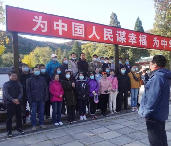 “勇攀高峰，再創(chuàng)輝煌”卓奧世鵬成立11周年登山活動