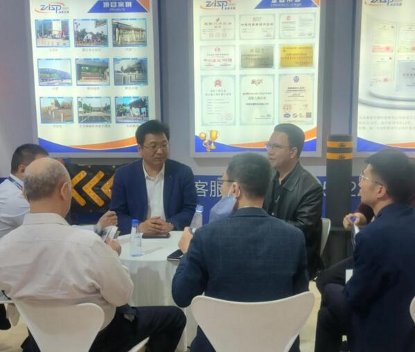 安防行業(yè)協(xié)會(huì)領(lǐng)導(dǎo)與公司高層現(xiàn)場(chǎng)交流