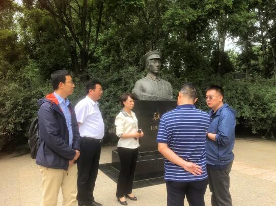 簽約儀式結(jié)束后，卓奧世鵬一行參觀了耿丹學(xué)院