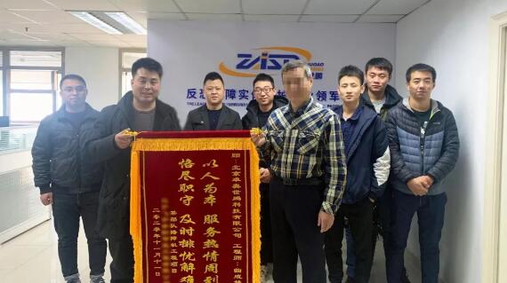 高效服務(wù)！卓奧世鵬某部隊(duì)翻板路障機(jī)項(xiàng)目收獲錦旗