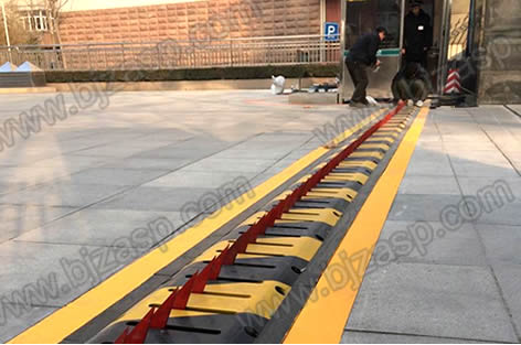 濟(jì)南國(guó)家電網(wǎng)減速壟式破胎器案例 - 中出網(wǎng)-智能出入口與停車充電門戶