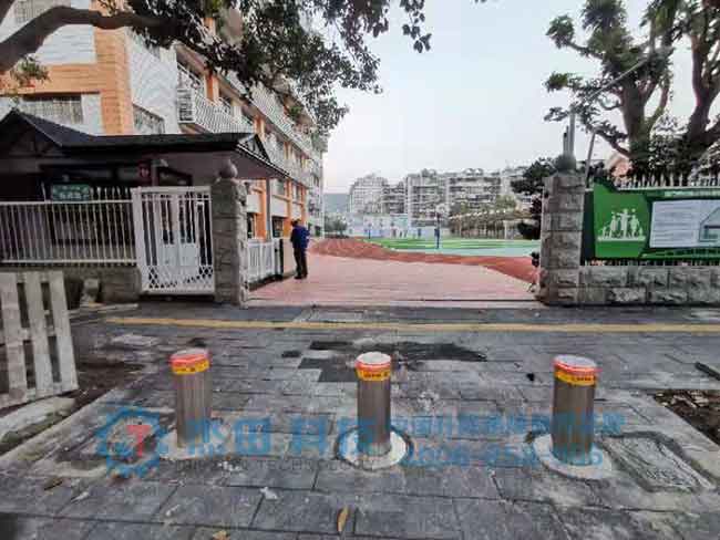 廈門松柏小學升降柱案例 - 中出網(wǎng)-智能出入口與停車充電門戶
