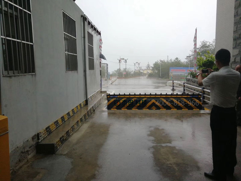 云南省臨滄市孟定口岸路障機(jī)項(xiàng)目 - 中出網(wǎng)-智能出入口與停車充電門戶