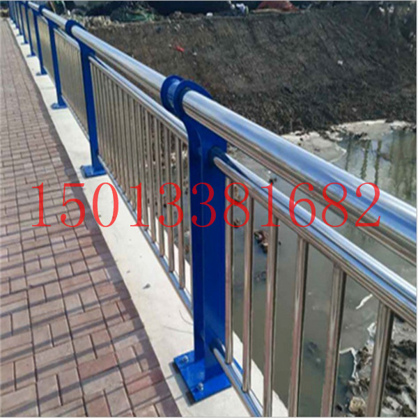 梅州橋梁隔離欄桿 金屬河道護(hù)欄廠(chǎng)家定做 河源人行道圍欄