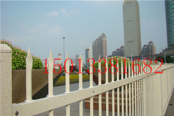 韶關(guān)鋅鋼鐵藝柵欄定做 工地藍(lán)白色圍欄 清遠(yuǎn)景區(qū)隔離防護(hù)欄