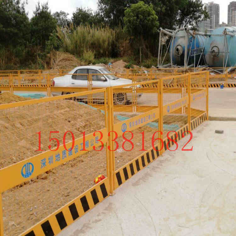 三亞工地黃黑色護欄 施工現(xiàn)場隔離欄桿 裝配式圍擋