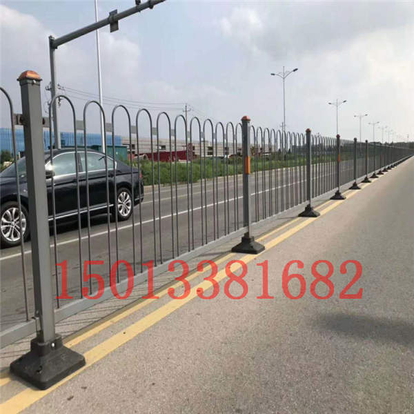 京式護(hù)欄廠家現(xiàn)貨供應(yīng) 廣州路中間隔離圍欄