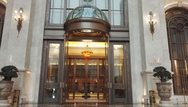 成都仁和春天酒店自動(dòng)門(mén)案例 - 中出網(wǎng)-智能出入口與停車(chē)充電門(mén)戶(hù)