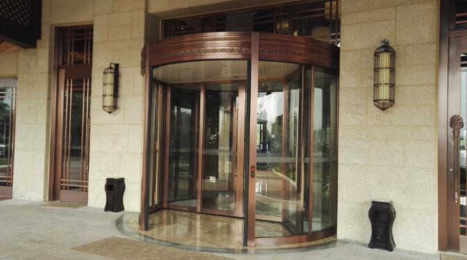 尚島春天度假酒店旋轉(zhuǎn)門案例 - 中出網(wǎng)-智能出入口與停車充電門戶