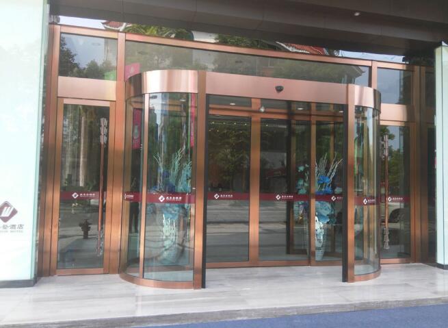 喜來登酒店自動門案例 - 中出網(wǎng)-智能出入口與停車充電門戶