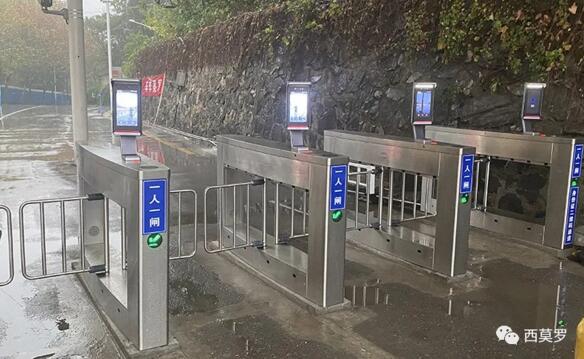 南京鋼鐵-人臉識(shí)別戶外擺閘