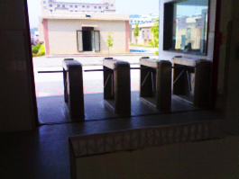 韶關(guān)武江沐溪工業(yè)園康瑞通道閘案例 - 中出網(wǎng)-智能出入口與停車充電門戶