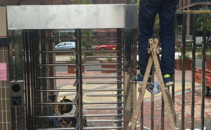 武漢小區(qū)通道閘案例 - 中出網(wǎng)-智能出入口與停車充電門(mén)戶