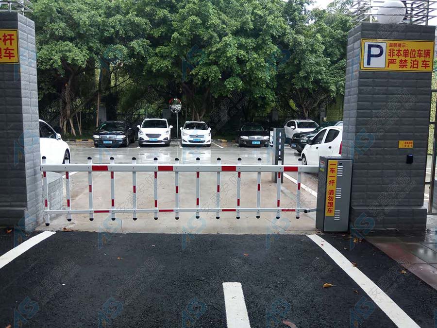 重慶永川105柵欄道閘案例 - 中出網(wǎng)-智能出入口與停車充電門戶