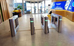 太原綠地集團(tuán)通道閘案例 - 中出網(wǎng)-智能出入口與停車充電門戶