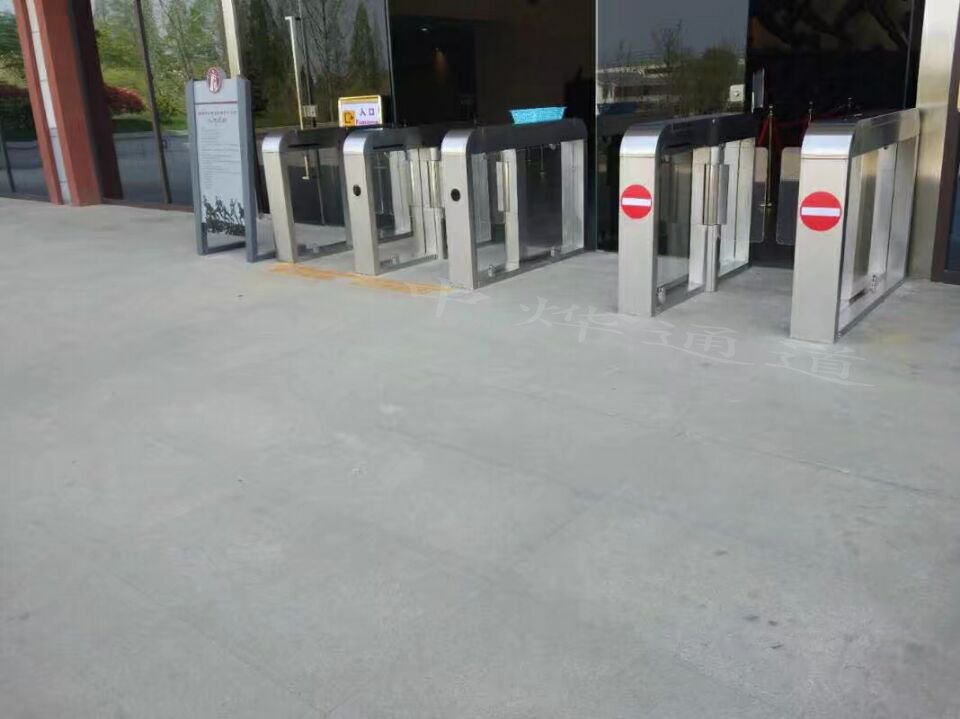 禹王山抗日紀(jì)念館通道閘案例 - 中出網(wǎng)-智能出入口與停車充電門戶