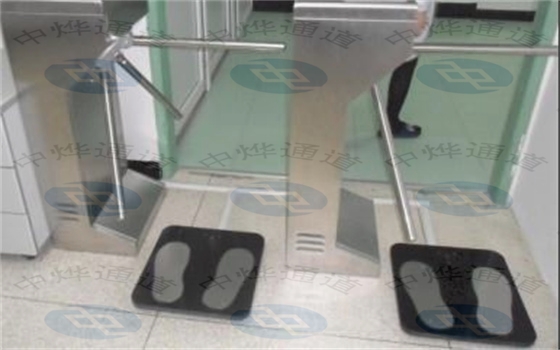 深圳市索菱實(shí)業(yè)股份三輥閘通道閘案例 - 中出網(wǎng)-智能出入口與停車充電門戶