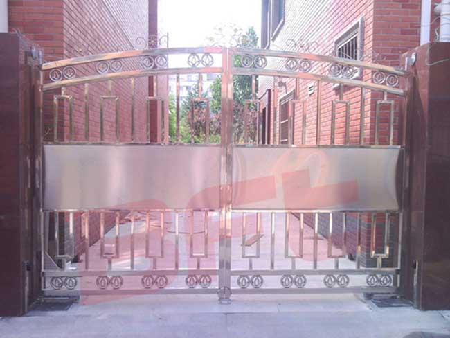 北京流星花園平開門電機案例 - 中出網(wǎng)-智能出入口與停車充電門戶