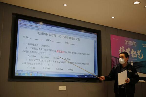 舒總對(duì)試卷進(jìn)行講解