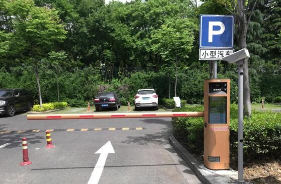 藍卡科技AI云無人化停車場