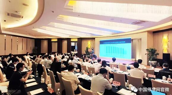 狄耐克智能交通總經(jīng)理劉德林、西北大區(qū)總監(jiān)唐濤參加會議