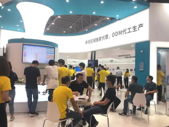 開(kāi)展期間，前來(lái)狄耐克展區(qū)交流與體驗(yàn)的觀(guān)眾絡(luò)繹不絕