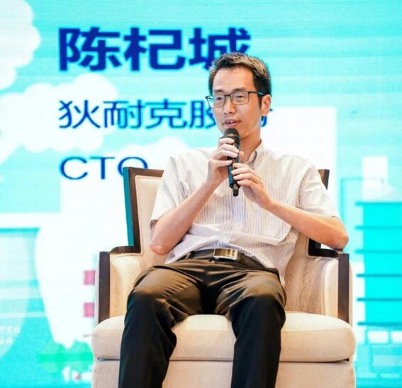 陳杞城應(yīng)邀接受了廈門衛(wèi)視的采訪