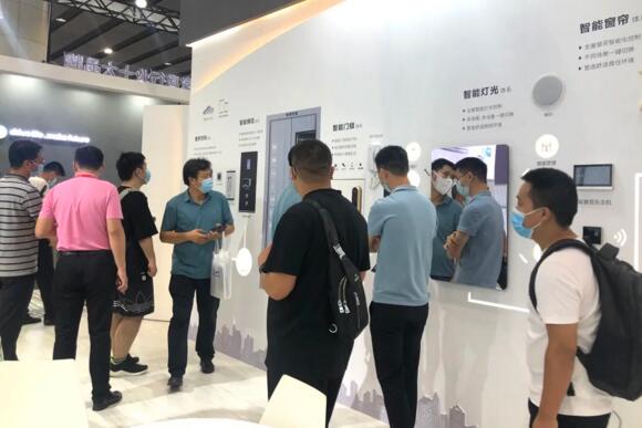 多款智慧中控屏在此次展會(huì)中亮相