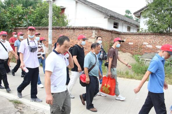 經(jīng)過了4個多小時的車程，順利到達目的地――始興縣