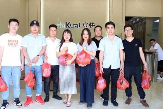 濃情端午丨安快為員工發(fā)放節(jié)日福利！