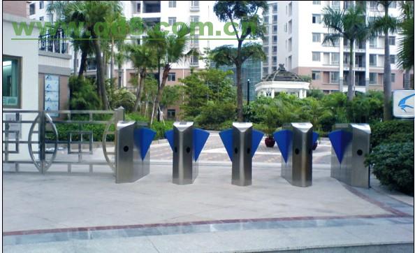 武漢錦繡龍城通道閘案例 - 中出網(wǎng)-智能出入口與停車充電門戶