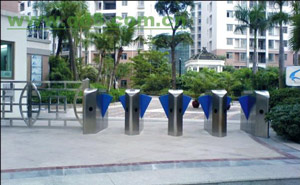 武漢錦繡龍城通道閘案例 - 中出網(wǎng)-智能出入口與停車充電門(mén)戶